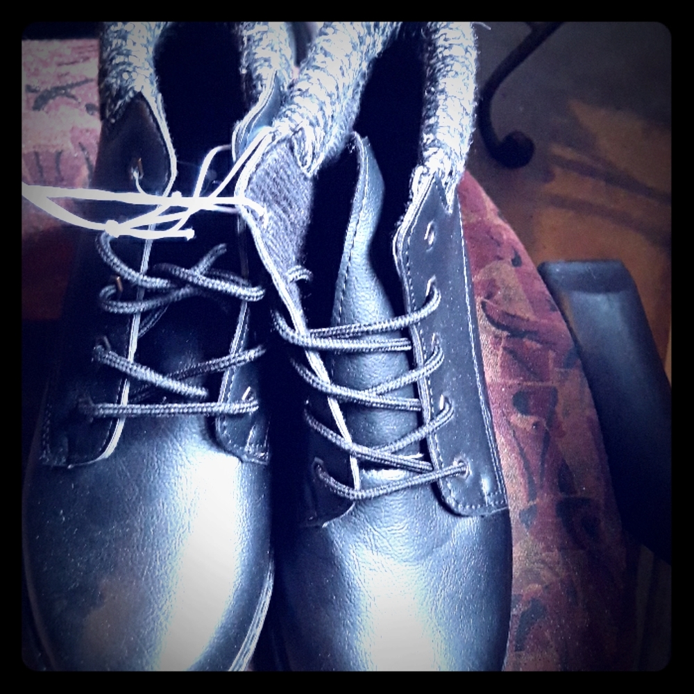 Black comfy boots